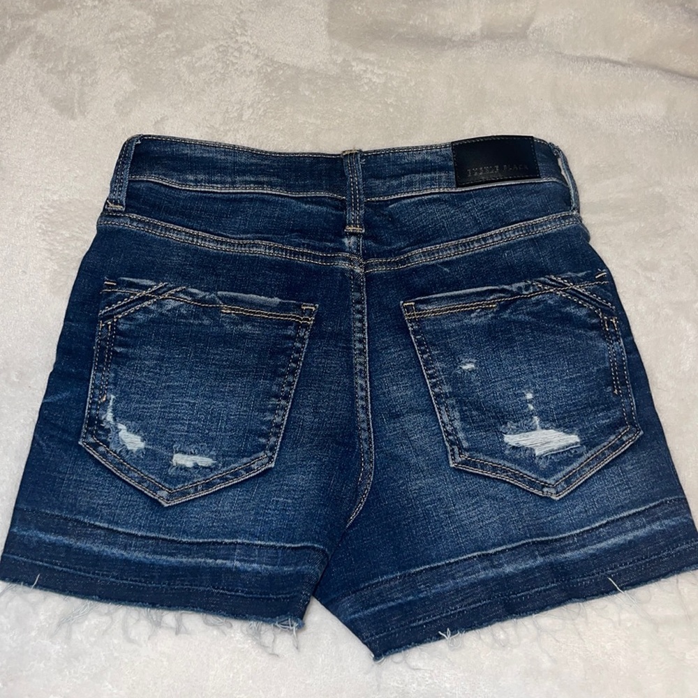 Buckle black shorts